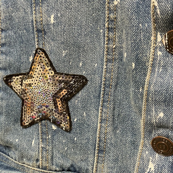 🔥Sojara Blingy Sequin Silver Stars Distressed Brass Button Jean Jacket! - Picture 4 of 6